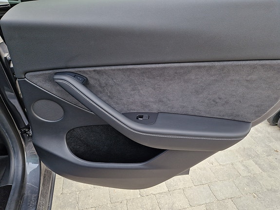 Tesla Model Y 30 of 30