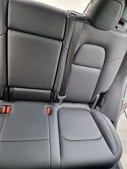 Tesla Model Y 24 of 30