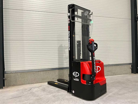 EP WSA161 - LAGERVARE! Elektrisk palle stabler (1600 KG kapasitet) - Løfte høyde 4,0 meter og 4,8 meter (med fullt fri løft). Leveres med lithium batteri - 6 års garanti! (innebygget lader)