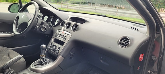 Peugeot 308 4 of 6