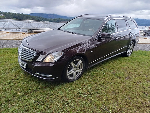 Mercedes-Benz E-Klasse 3 of 30