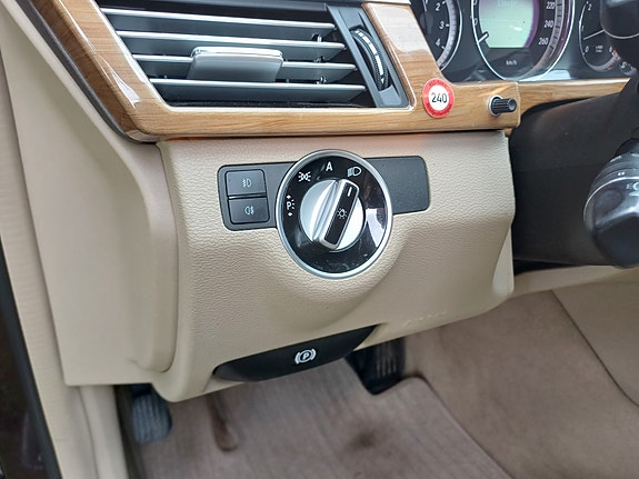 Mercedes-Benz E-Klasse 18 of 30