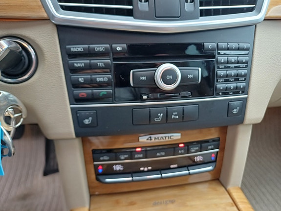 Mercedes-Benz E-Klasse 24 of 30