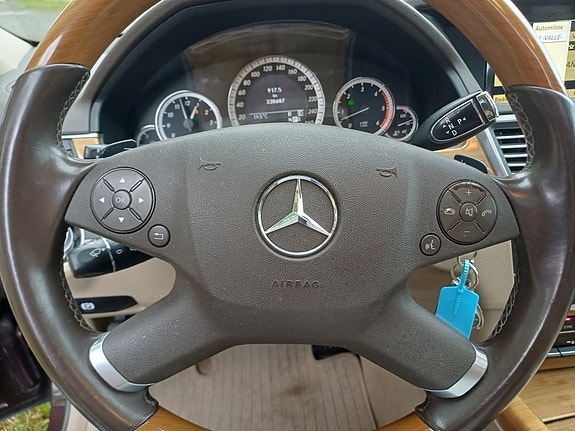 Mercedes-Benz E-Klasse 19 of 30