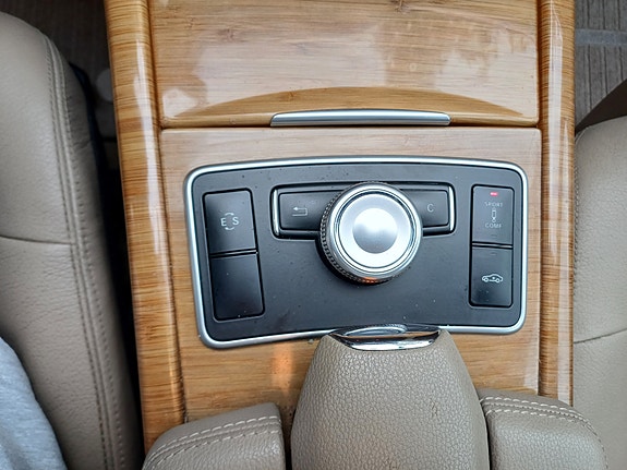 Mercedes-Benz E-Klasse 28 of 30