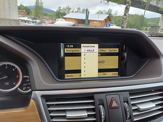 Mercedes-Benz E-Klasse 25 of 30