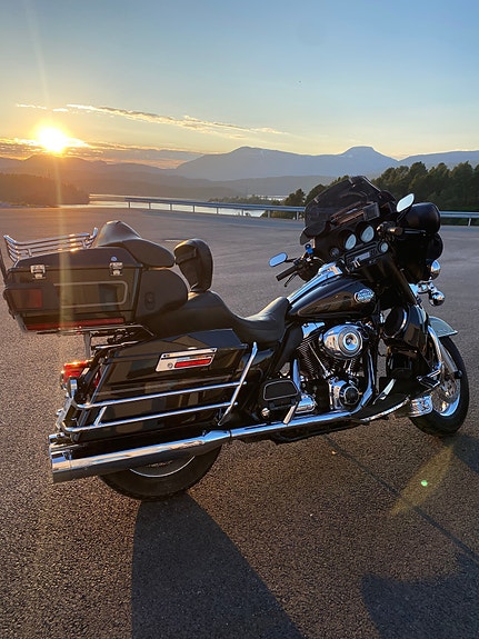 Harley-Davidson FLHTCU 3 of 5
