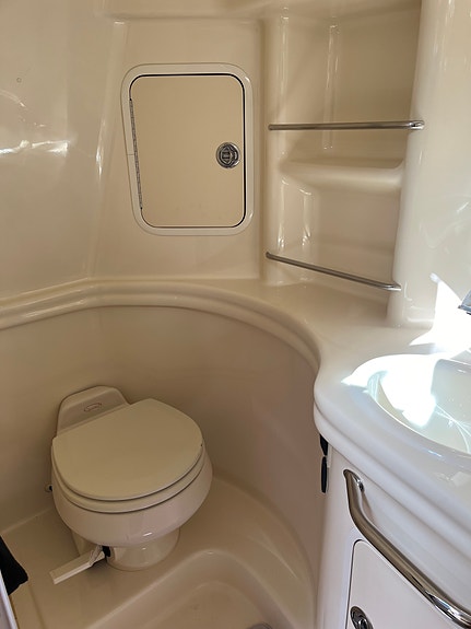 Sea Ray 335 16 of 30