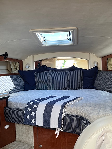 Sea Ray 335 21 of 30