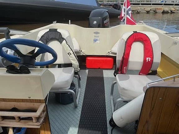 Ny Pris: Wesling 1982. 2021 mod 60 Hk Merc og Reg henger. Selges høyestbydene: 3 of 15