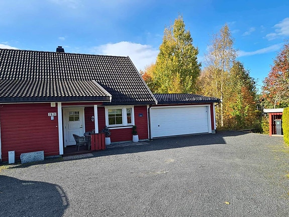 Koselig halvpart av tomannsbolig