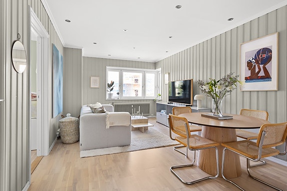 Jørgen T. Åkerland, Partner / Eiendomsmegler MNEF v/ Schala & Partners Eiendomsmegling viser toppleiligheten i Carl Berners Plass 2.