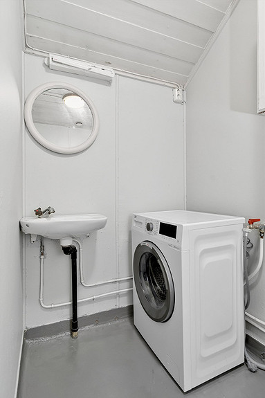 2. etasje - WC med plass til vaskemaskin