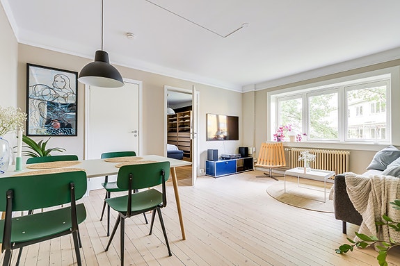 Velkommen til Enebakkveien 25B, presentert av Schala & Partners avd. Bjørvika / Gamle Oslo ved Mats Ergo, tlf. 91 56 60 81.