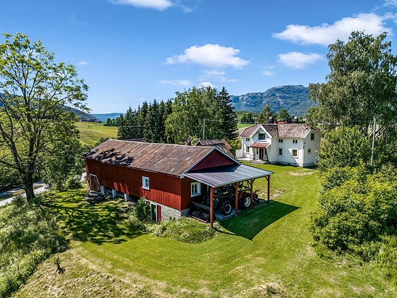 Aud Elin Lio v/Lokalmegleren & Partners har gleden av å presentere Seljordvegen 113!