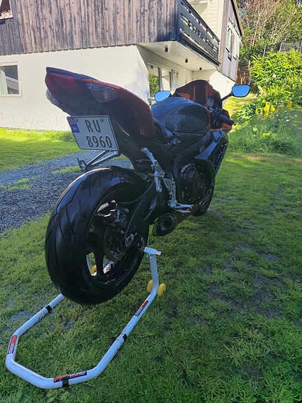 Suzuki GSX-R 2 of 5