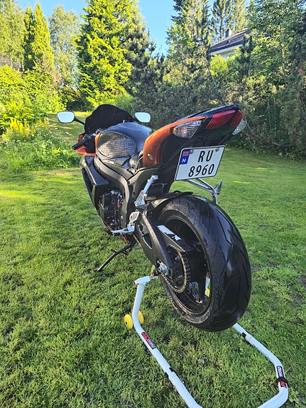 Suzuki GSX-R 3 of 5