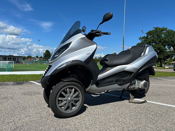 Piaggio MP3 RL Excalibur 2 of 5