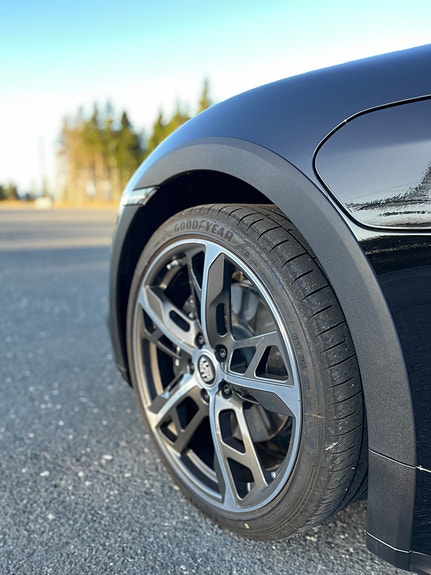 Porsche Taycan 4 of 5