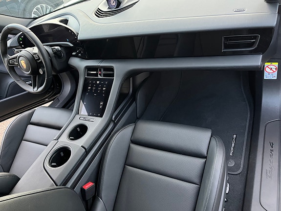 Porsche Taycan 12 of 17