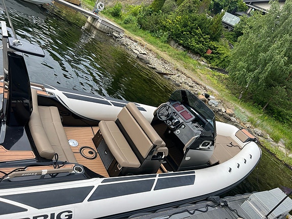 Brig Eagle 8 m/ Mercury 300 V8 5 of 5