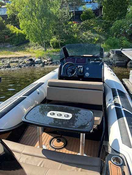 Brig Eagle 8 - Mercury 300 V8 18 of 30