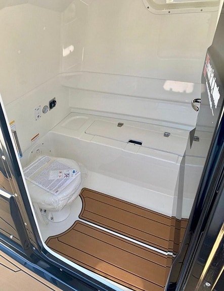 Brig Eagle 8 - Mercury 300 V8 14 of 30