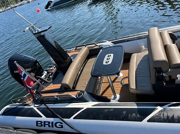Brig Eagle 8 - Mercury 300 V8 16 of 30