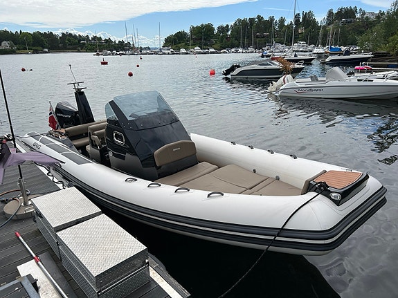 Brig Eagle 8 - Mercury 300 V8 6 of 30