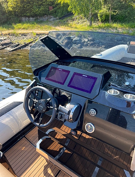 Brig Eagle 8 - Mercury 300 V8 19 of 30