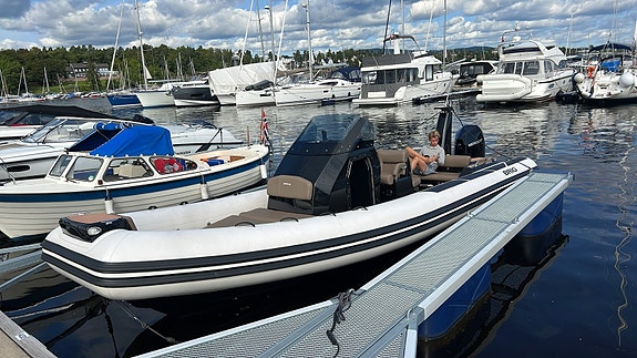 Brig Eagle 8 - Mercury 300 V8 11 of 30