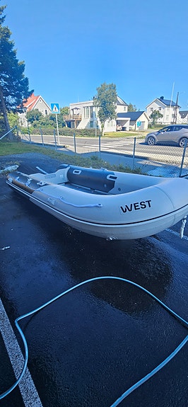 West Riva 420 3 of 5