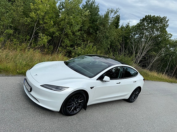 Tesla Model 3 - Image 1