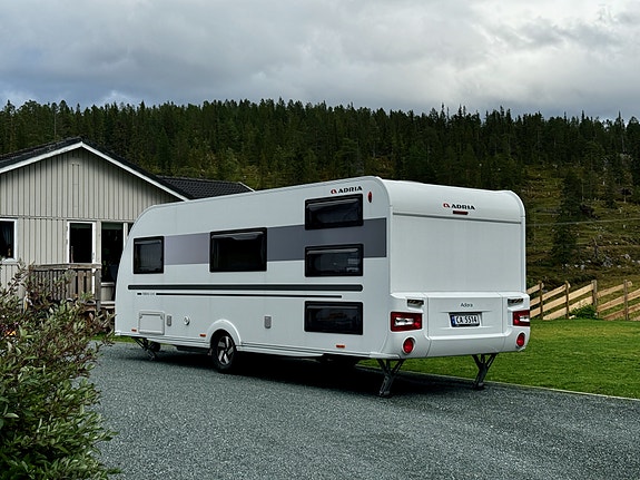 Adria Adora 613PK - lufttelt - moovers - godt utstyrt familievogn