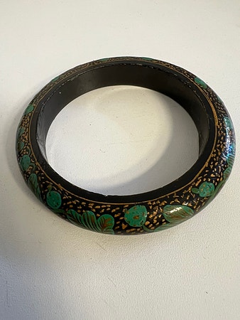 Armbånd: Syttitalls vintage tre, malt dekor turkisgrønn, sort og gull