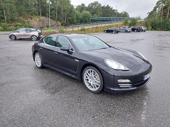Porsche Panamera 4 of 5