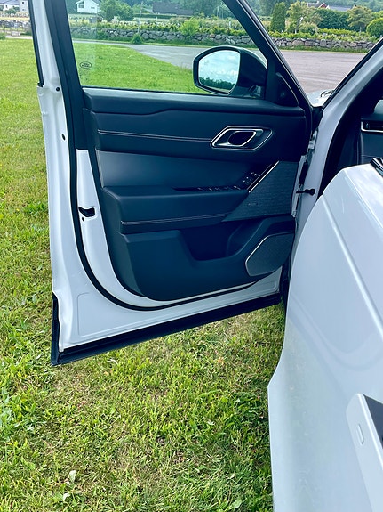 Land Rover Range Rover Velar 16 of 21