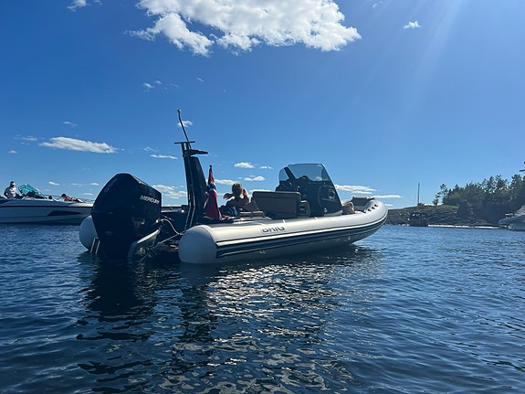 Brig Eagle 8 - Mercury 300 V8 24 of 30