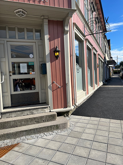Inngangen til lokalet.