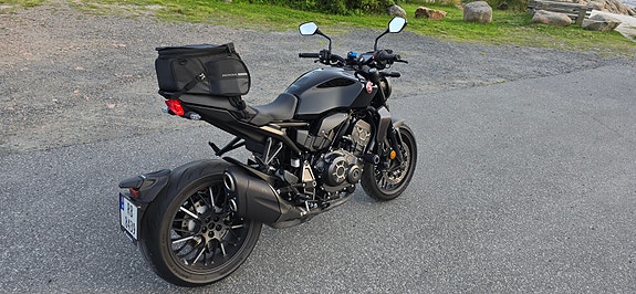 Honda CB1000R Black Edition 12 of 21