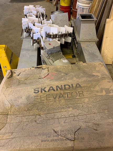 Skandia elevator KTB60 2 of 3