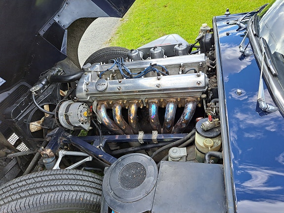 Jaguar E-TYPE 4 of 5