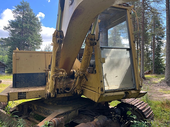 Cat 215 4 of 8