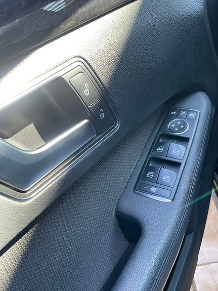 Mercedes-Benz E-Klasse 25 of 30