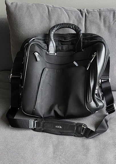 TUMI はしゃぐ ARRIVE 25641「ケネディ」T-PASS デラックス・ブリーフ