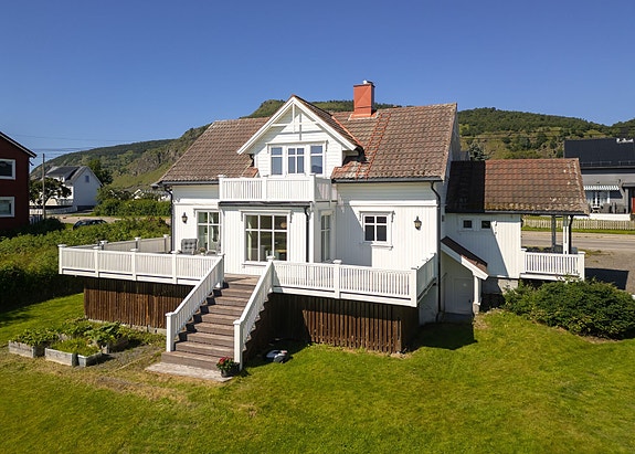 Velkommen til Coldevins gate 27 - En flott og innholdsrik enebolig med 5 soverom, garasje og solrikt uteområde