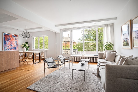 Velkommen til en rålekker, totaloppusset leilighet med nydelig beliggenhet på Frogner