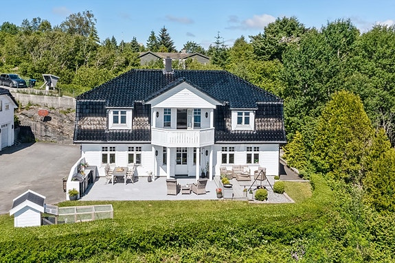 Velkommen til Vætestøvegen 38- presentert av Annette Nordvik Samland ved Eiendomsmegler Vest!