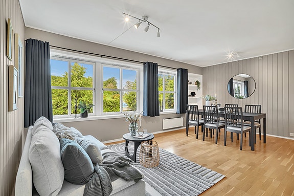 EiendomsMegler 1 v/ Mads Larsen har gleden av å ønske velkommen til Harald Hårfagres gate 2! En sentral og flott 2-roms eierseksjonsleilighet med attraktiv beliggenhet på Lade.