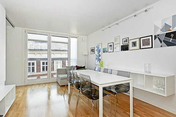 Leiligheten leies ut umøblert, bildene er fra en identisk leilighet